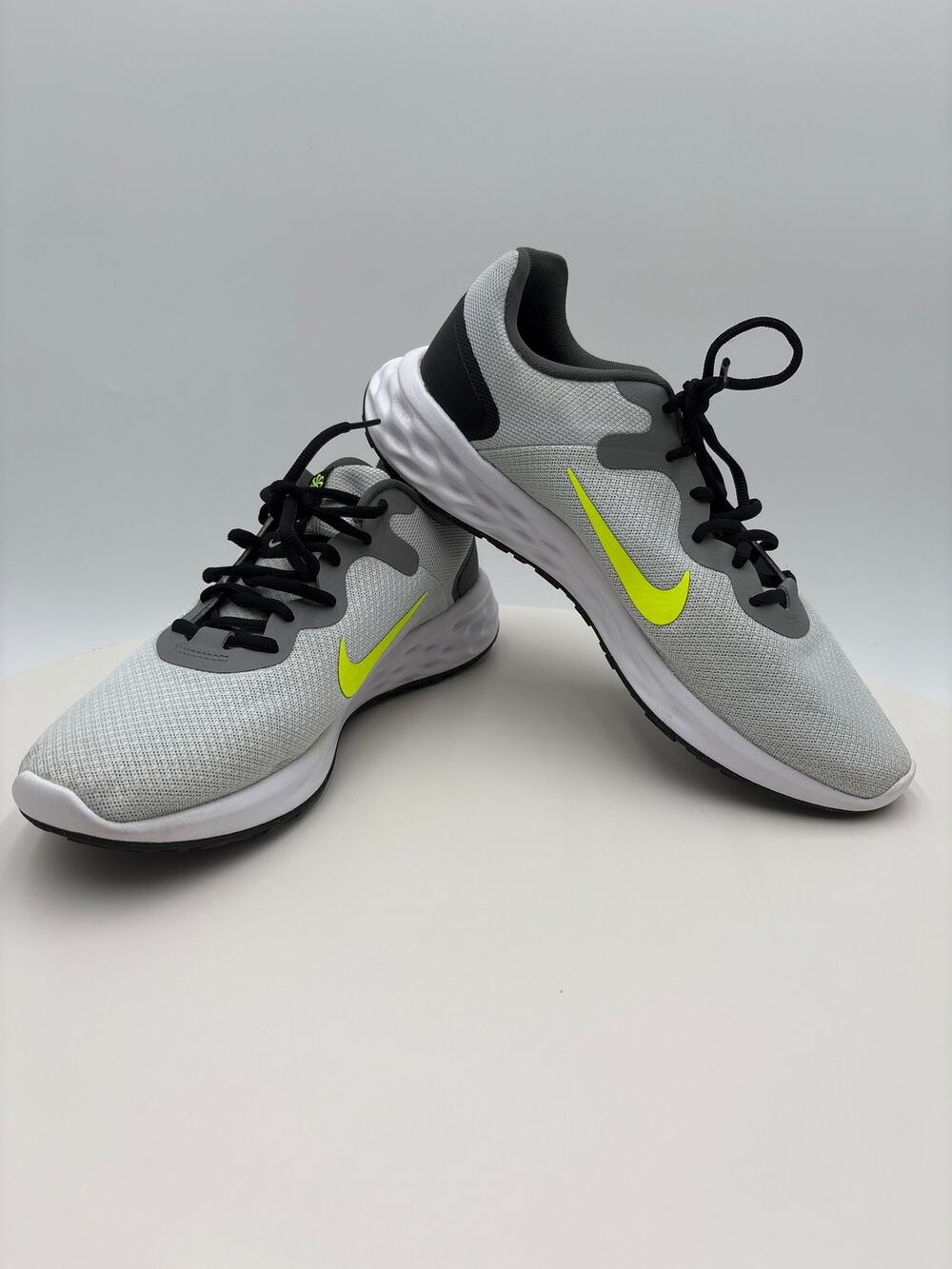 Nike Revolution 6